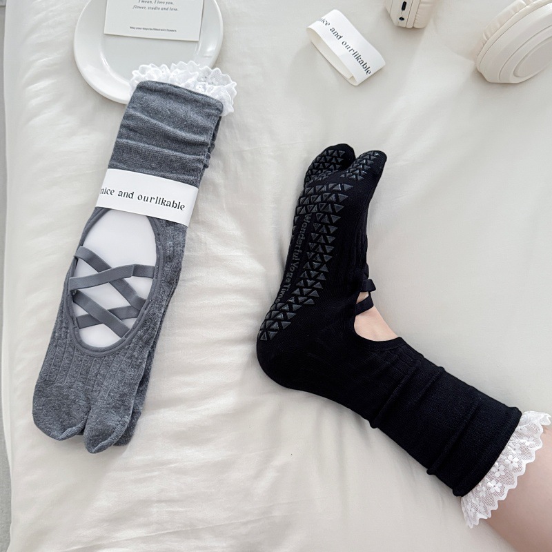 Lace Trim Split Toe Yoga Socks - Yoga Of Fitness recension och pris